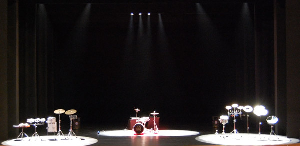 Das  Schlagzeug zu Beginn des Konzert-Vortrages